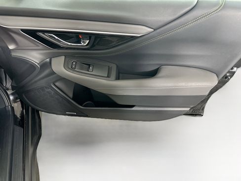 Used 2025 Subaru Outback Onyx Edition AWD/4WD image 32