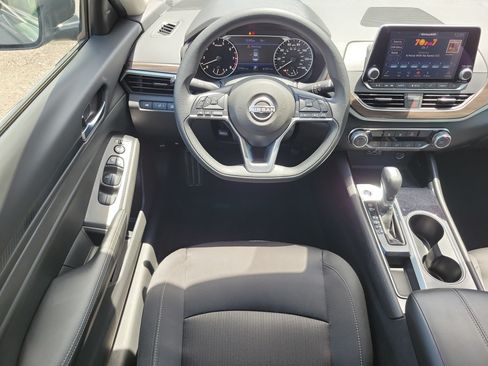 Used 2024 Nissan Altima 2.5 SV FWD image 13
