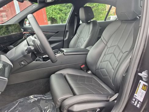 Used 2025 BMW 540i xDrive AWD/4WD image 9