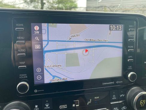 Used 2020 Toyota Highlander XLE AWD/4WD image 18