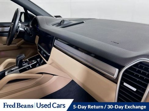 Used 2023 Porsche Cayenne Platinum Edition image 35