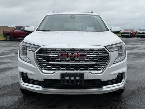Used 2024 GMC Terrain Denali w/ Denali Premium Package AWD/4WD image 9