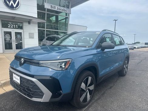 Used 2025 Volkswagen Taos S AWD/4WD image 2