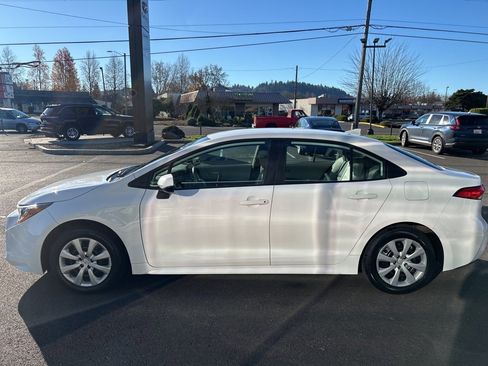 Used 2022 Toyota Corolla LE image 6