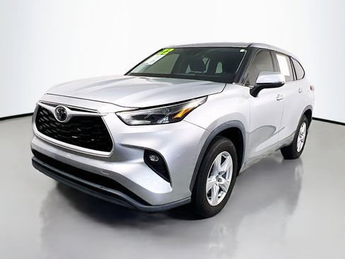 Used 2022 Toyota Highlander LE image 10