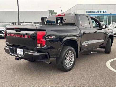 Used 2023 Chevrolet Colorado LT w/ LT Convenience Package II AWD/4WD image 10