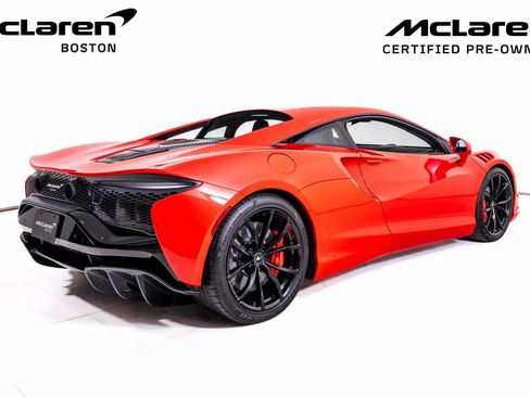 Used 2024 McLaren Artura RWD image 5