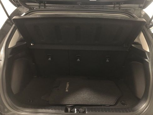 Used 2023 Hyundai Venue SEL image 8