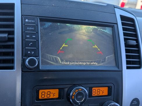 Used 2021 Nissan Frontier SV w/ Midnight Edition Floor Mats image 10