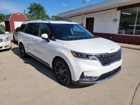 Used 2023 Kia Carnival SX Prestige FWD image 3