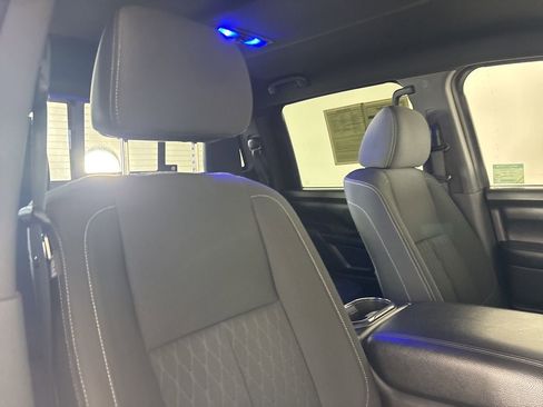 Used 2018 Nissan Titan SV w/ SV Convenience Package image 23