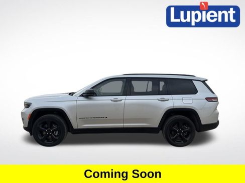 Used 2024 Jeep Grand Cherokee L Altitude image 4