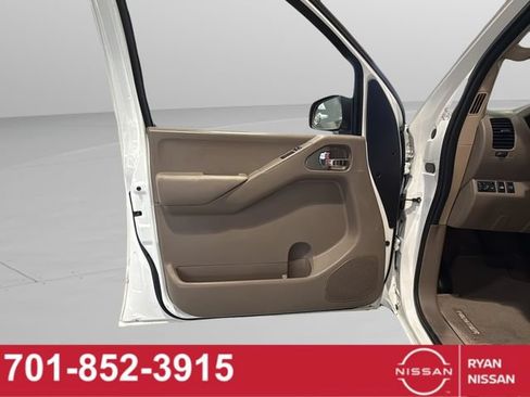 Used 2013 Nissan Frontier SV AWD/4WD image 22