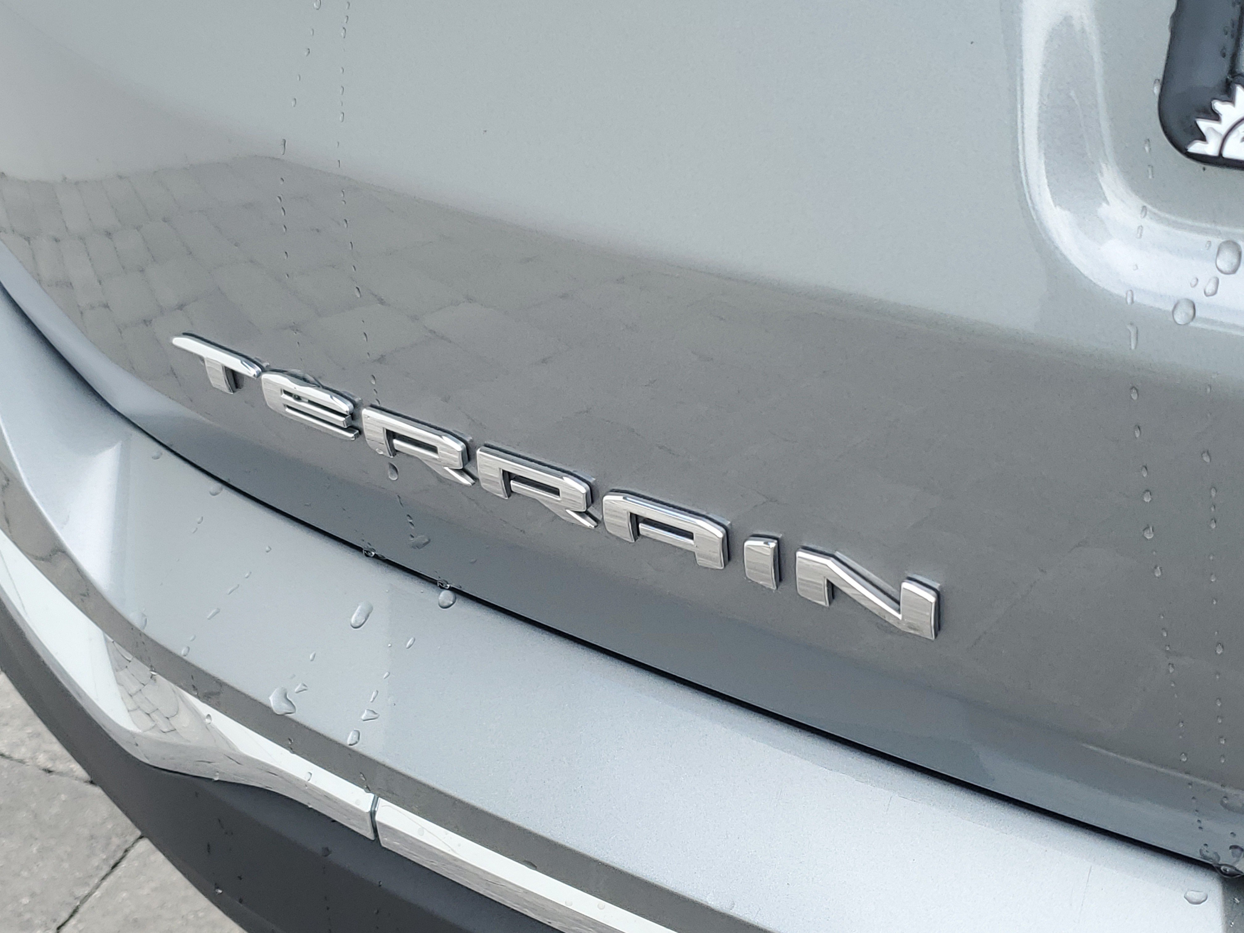 Used 2023 GMC Terrain SLT FWD image 9