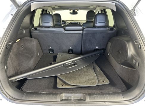 Used 2019 Jeep Cherokee Overland w/ Technology Group image 14