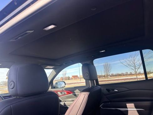 Used 2025 Chevrolet Traverse RS image 43