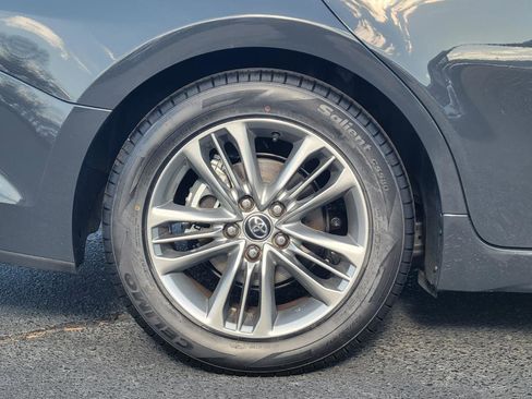 Used 2025 Toyota Camry SE image 12