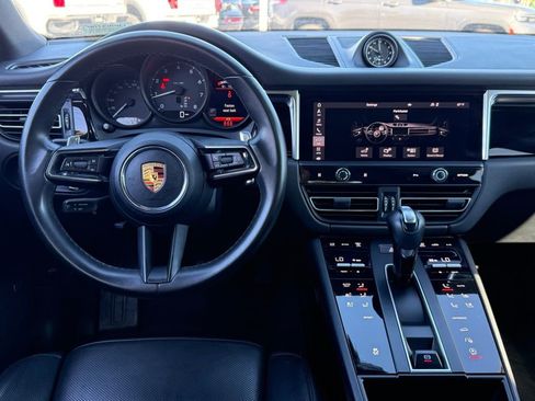 Used 2022 Porsche Macan w/ Premium Package Plus image 32