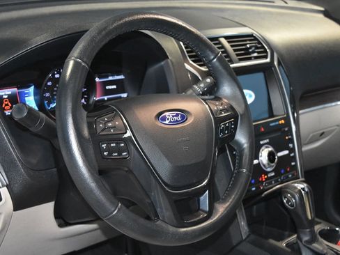 Used 2019 Ford Explorer Limited w/ Class III Trailer Tow Package image 2