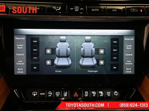 Used 2022 Jeep Grand Wagoneer Series III AWD/4WD image 21