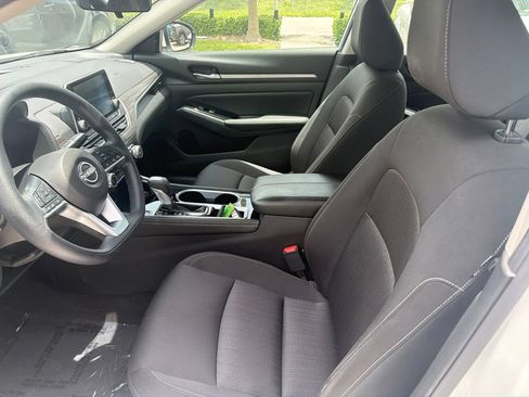 Used 2023 Nissan Altima 2.5 SV FWD image 7