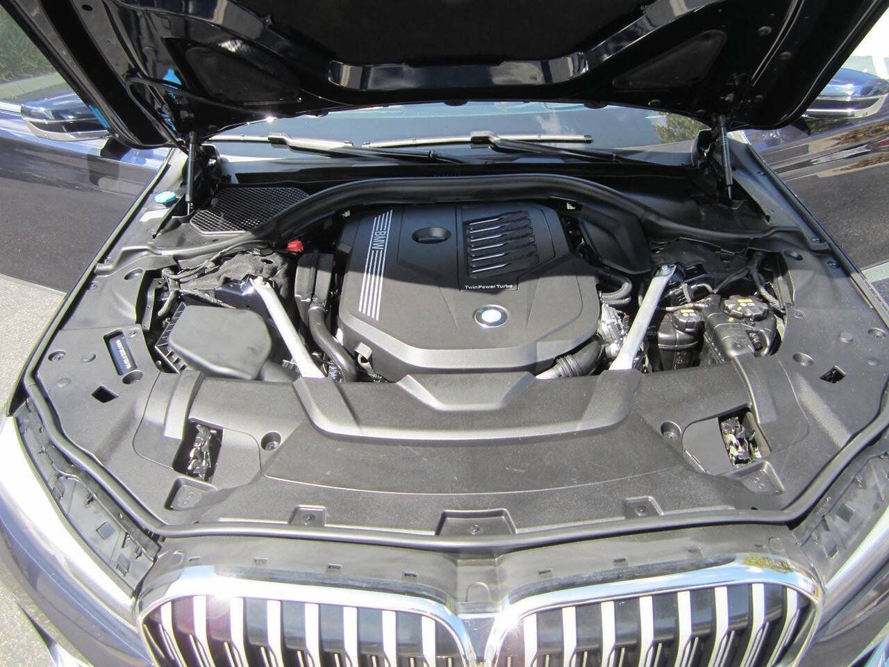 Used 2020 BMW 740i w/ Premium Package RWD image 14