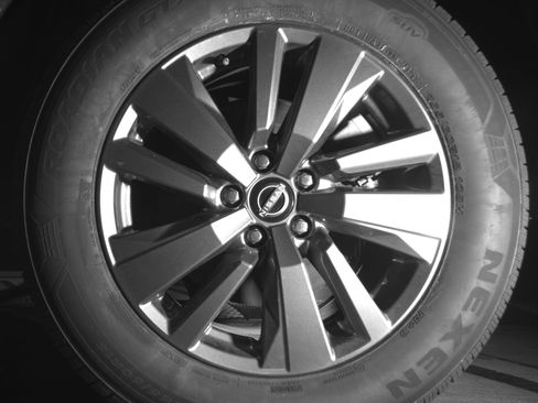 Used 2025 Nissan Pathfinder SV image 14