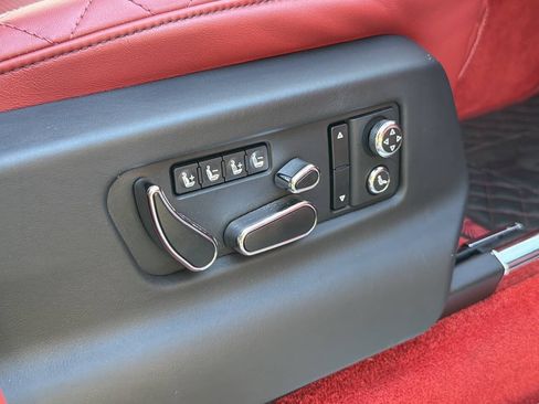 Used 2017 Bentley Bentayga AWD/4WD image 27