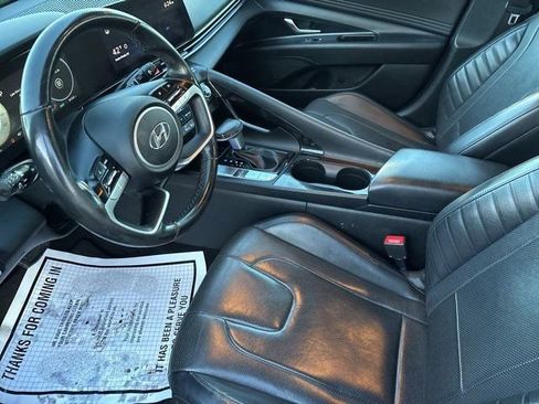 Used 2022 Hyundai Elantra Limited image 11