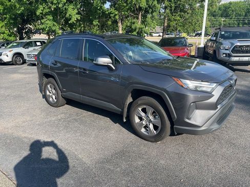 Used 2022 Toyota RAV4 XLE AWD/4WD image 7