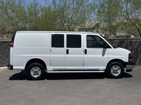 Used 2024 GMC Savana 2500 w/ Driver Convenience Package RWD image 9