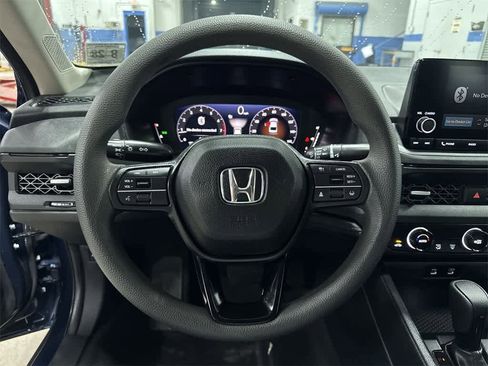 Used 2023 Honda Accord EX image 18