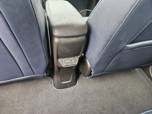 Used 2022 Chevrolet Bolt EUV LT w/ Convenience Package FWD image 18