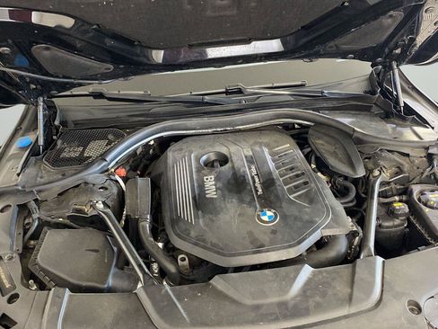 Used 2017 BMW 740i xDrive AWD/4WD image 28