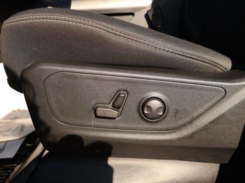 Used 2025 RAM 1500 Big Horn AWD/4WD image 23