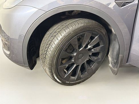 Used 2021 Tesla Model Y Long Range AWD/4WD image 37