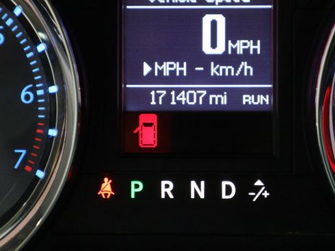 Used 2016 Chrysler Town & Country Touring FWD image 35