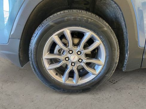 Used 2024 GMC Terrain SLT image 15