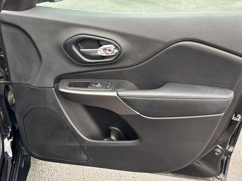 Used 2019 Jeep Cherokee Latitude w/ Popular Appearance Group image 25