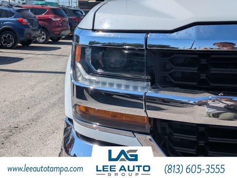 Used 2018 Chevrolet Silverado 1500 LT w/ Trailering Package AWD/4WD image 9