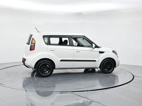 Used 2010 Kia Soul + image 2