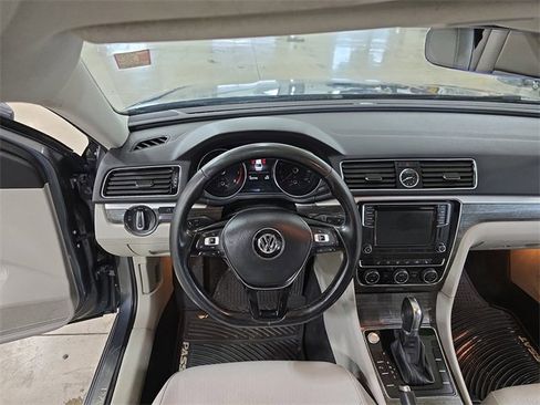 Used 2017 Volkswagen Passat 1.8T SE image 14