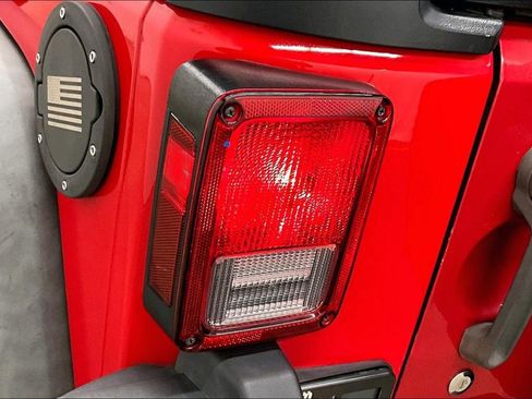 Used 2018 Jeep Wrangler Unlimited Sport S image 23