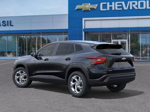 New 2026 Chevrolet Trax LS w/ LS Convenience Package FWD image 3