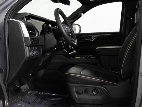 Used 2025 GMC Yukon Elevation image 16