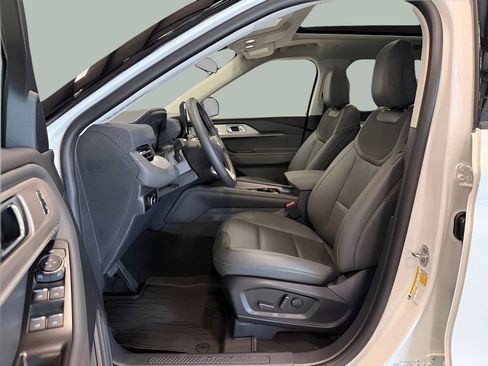 New 2026 Ford Explorer Active w/ Active Comfort Package AWD/4WD image 16