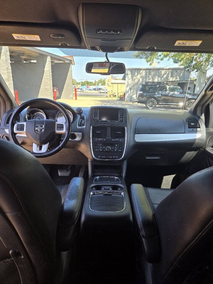 Used 2017 Dodge Grand Caravan GT FWD image 13