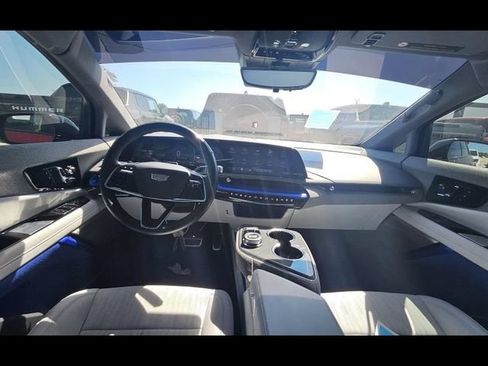 Used 2025 Cadillac Optiq Sport 2 w/ LPO, Floor Liner Package AWD/4WD image 8