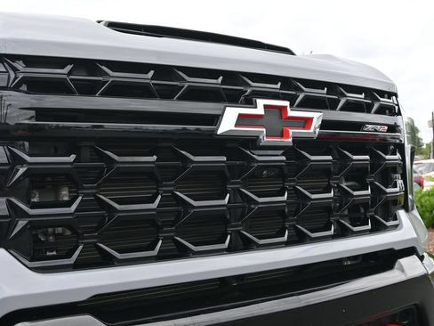 Used 2024 Chevrolet Silverado 2500 ZR2 w/ Technology Package AWD/4WD image 13