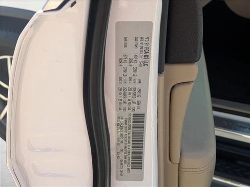 Used 2018 Jeep Grand Cherokee Laredo image 18